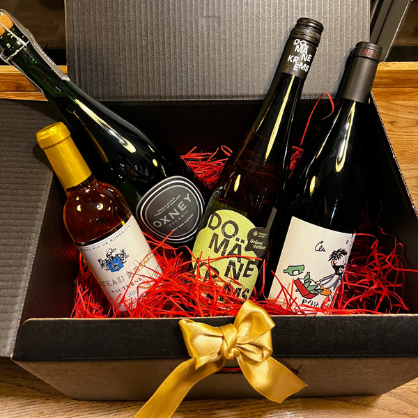 Festive Box for 2 - 4 people - Comes with festive Hamper and Bow